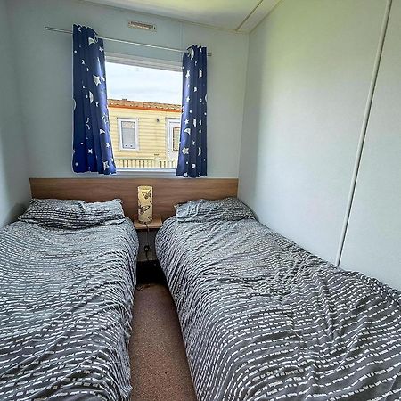 8 Berth Caravan At Eastgate Holiday Park In Skegness Ref 58012D Exterior photo